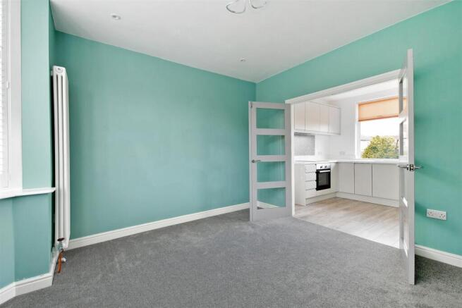 3 bed Semi-Detached to rent Image 4