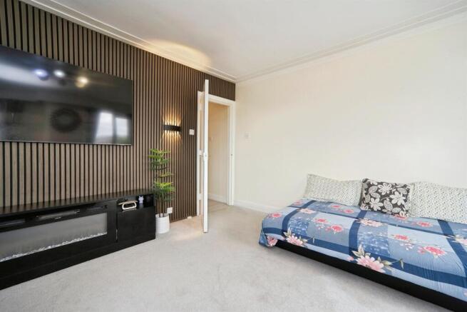 2 bed Apartment for sale Image 10