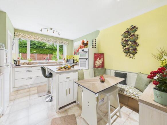 2 bed Flat for sale Image 6