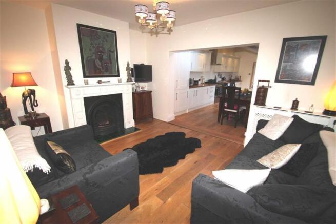 LOUNGE REAR