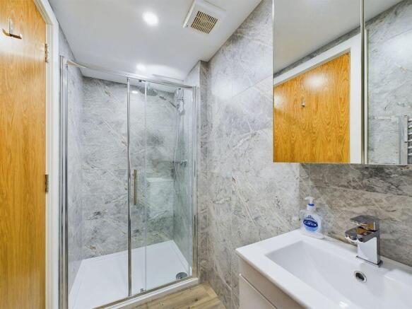 5 bed Apartment for sale Image 5