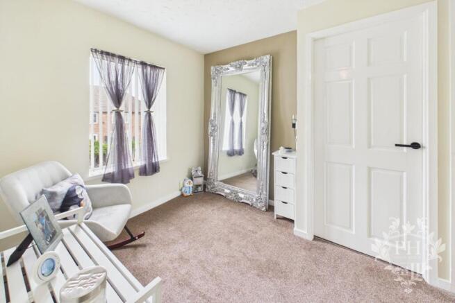 4 bed Semi-Detached for sale Image 6