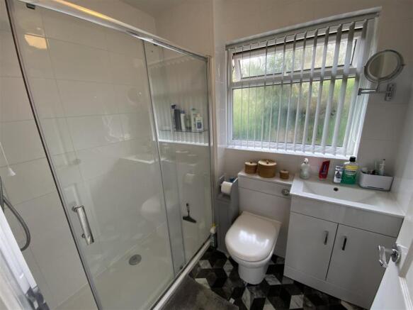 SHOWER ROOM
