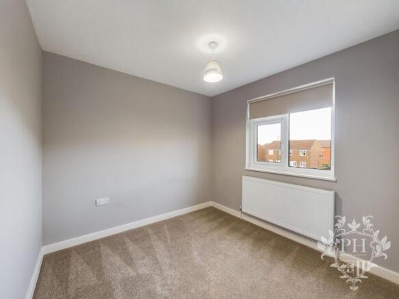 4 bed Semi-Detached to rent Image 9