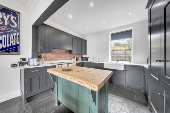 5 bed House for sale Image 5