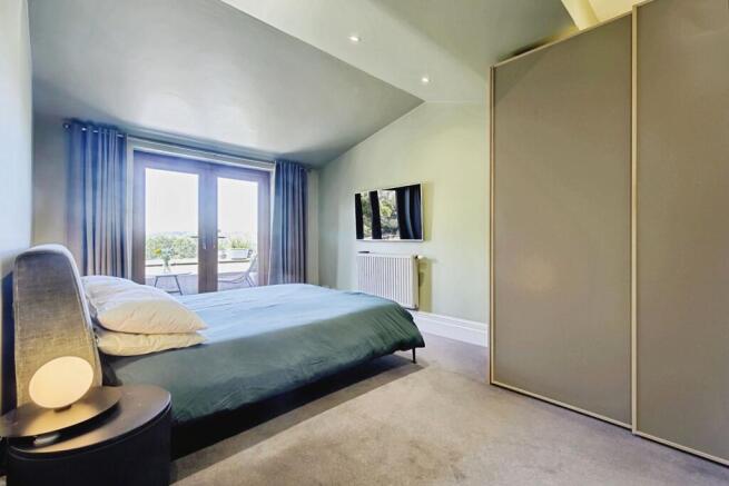 2 bed Apartment for sale Image 8
