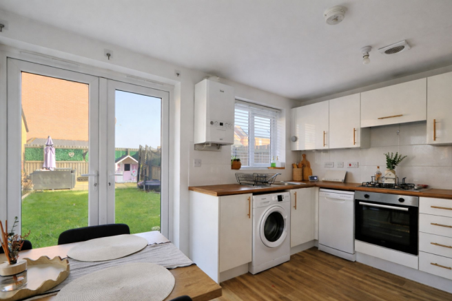 3 bed Semi-Detached for sale Image 5