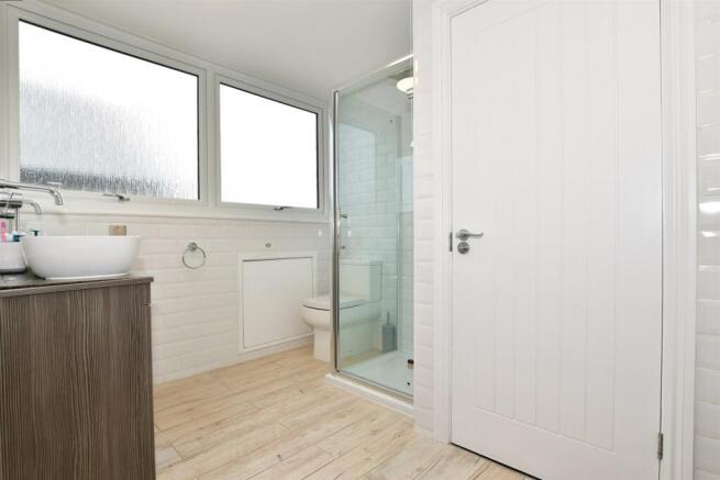 En-Suite Bathroom