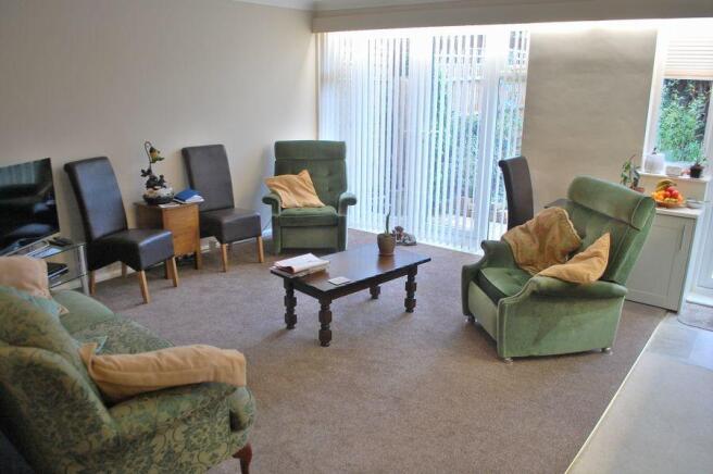 LOUNGE/KITCHEN/DINING ROOM