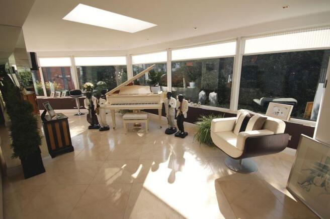 Lounge Area 