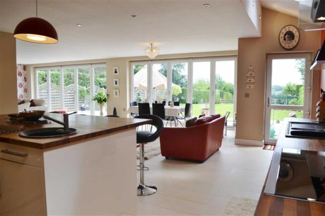 LIVING KITCHEN