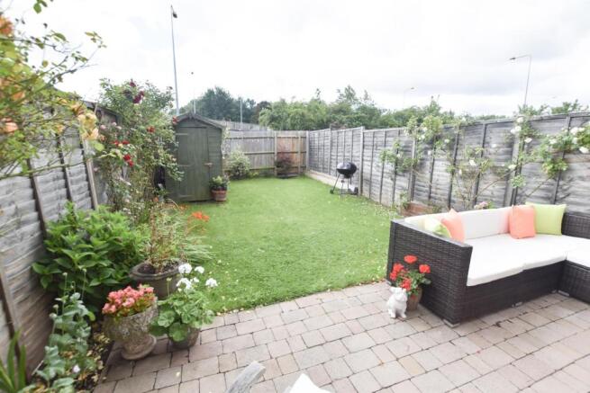 ENCLOSED REAR GARDEN