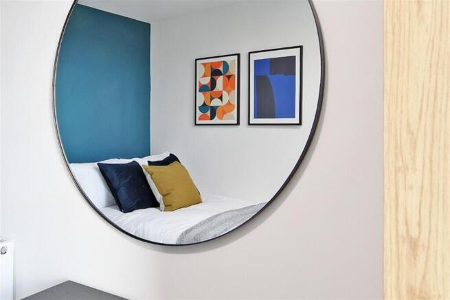 4 bed Apartment to rent Image 4