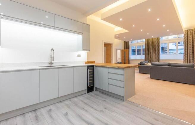 2 bed Apartment for sale Image 7