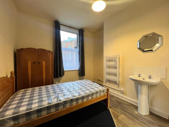4 bed Terraced for sale Image 8