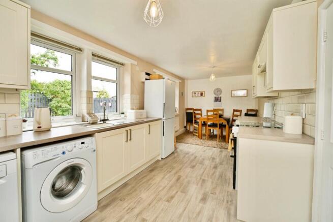 3 bed Semi-Detached for sale Image 4