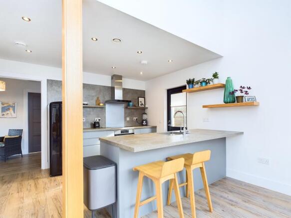 CAM03185G0-PR0082-STILL005