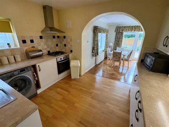 2 bed Semi-Detached Bungalow for sale Image 6