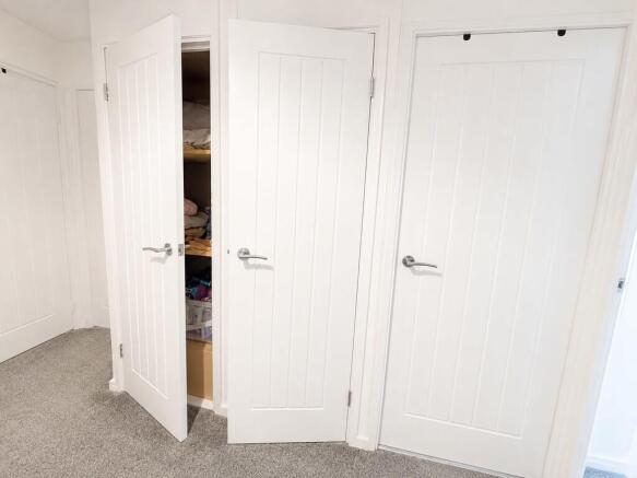 3 bed Town House for sale Image 9