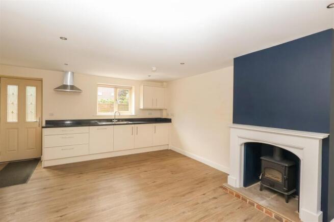 3 bed Link Detached House for sale Image 11