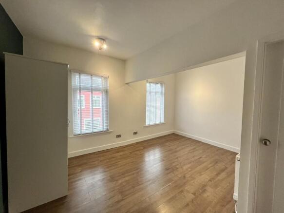 2 bed Terraced to rent Image 7