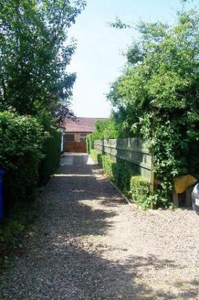 SIDE DRIVEWAY