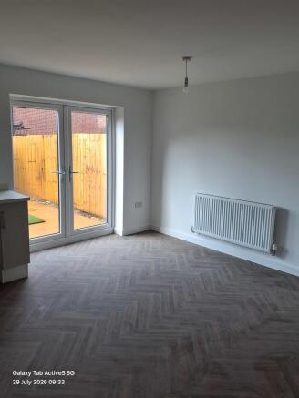 3 bed Semi-Detached to rent Image 5