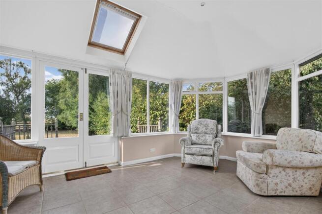 4 bed Detached for sale Image 4