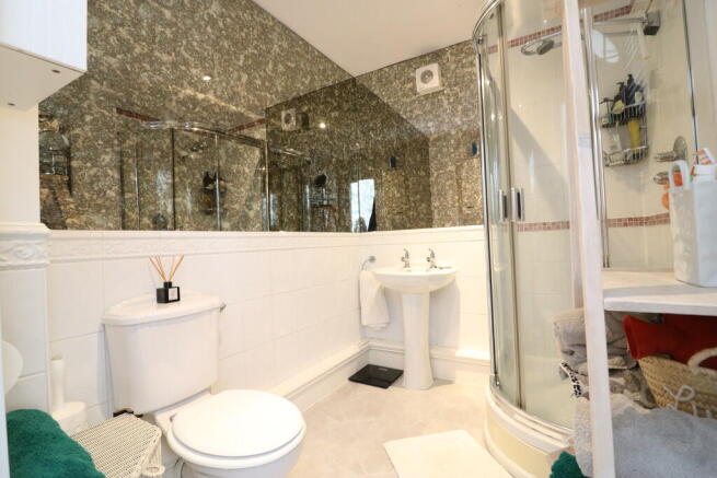 2 bed Apartment to rent Image 12
