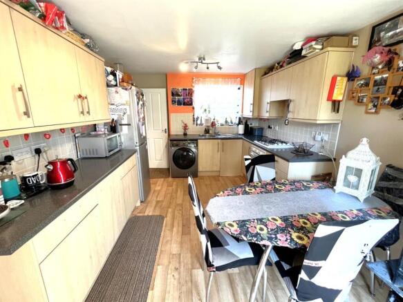 Carltonwood Close, Corby - View 6