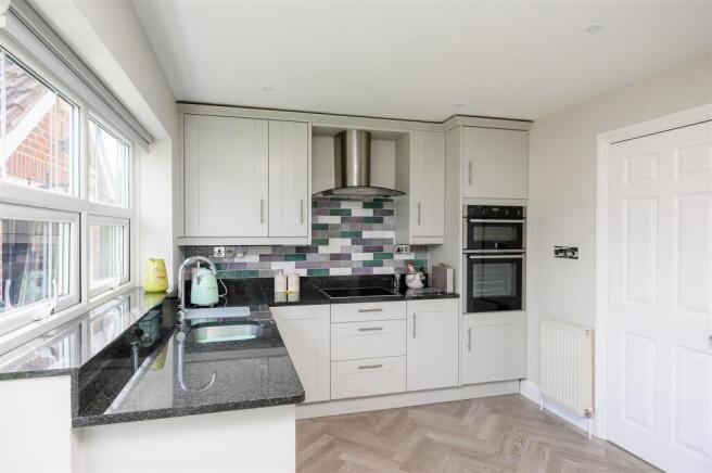 4 bed Detached for sale Image 7
