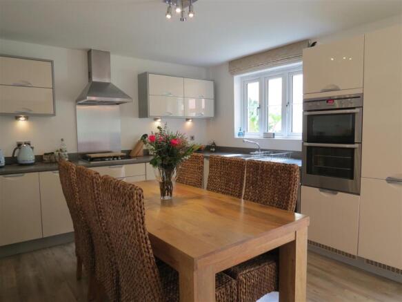 Kitchen/Dinner: