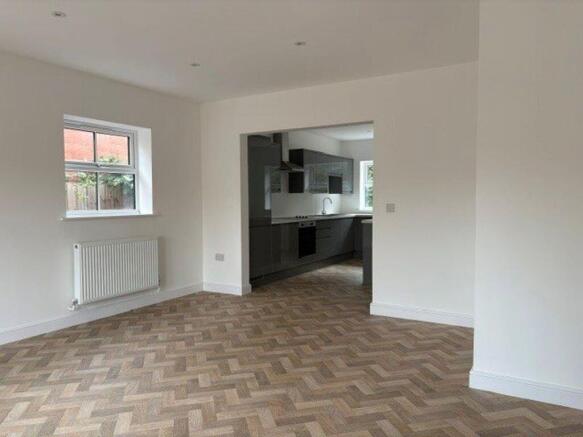 3 bed Detached to rent Image 4