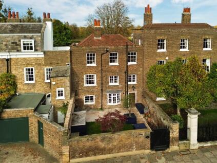 Hampton Court Road, East Molesey, Surrey, KT8