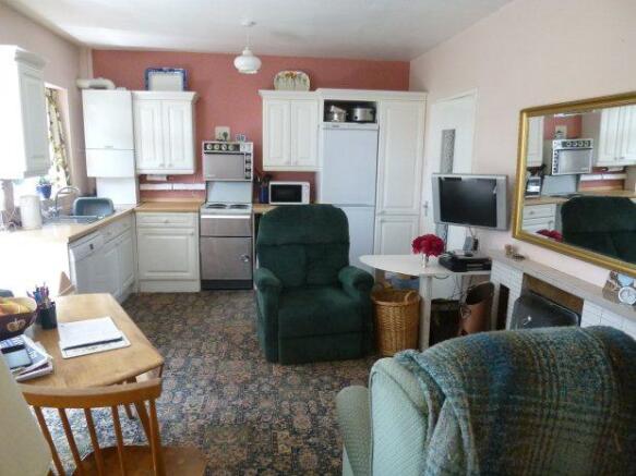 KITCHEN/BREAKFAST ROOM
