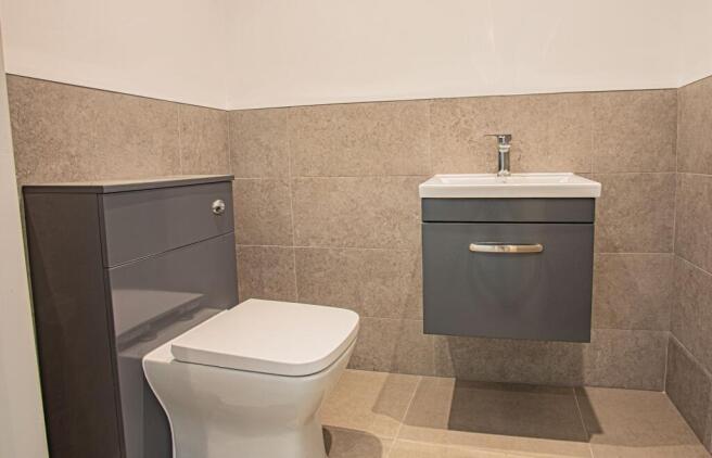4 bed House for sale Image 9