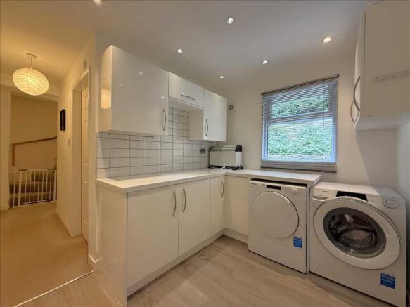 5 bed House for sale Image 10
