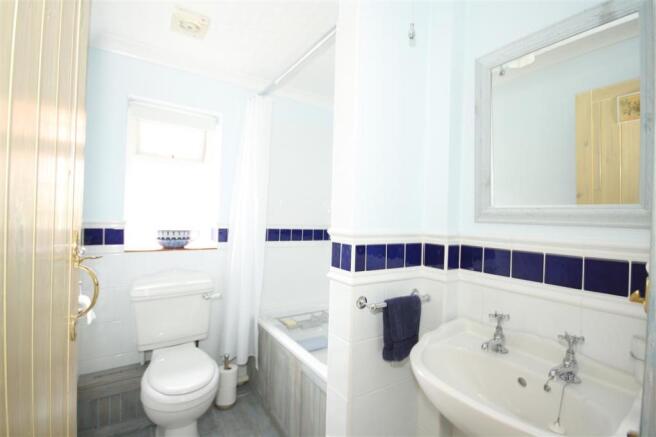 GROUND FLOOR BATHROOM