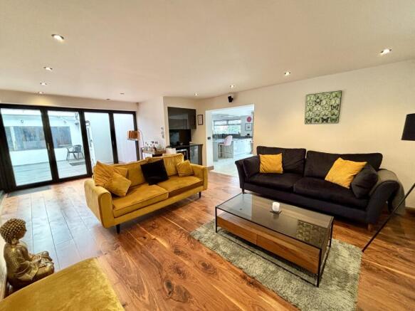 4 bed Detached for sale Image 7
