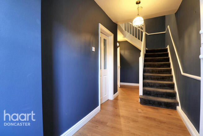 5 bed Detached for sale Image 5