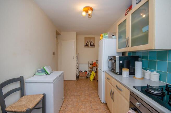 Kitchen pic 2.jpg