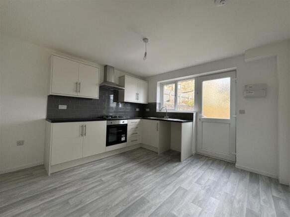 3 bed End of Terrace to rent Image 12