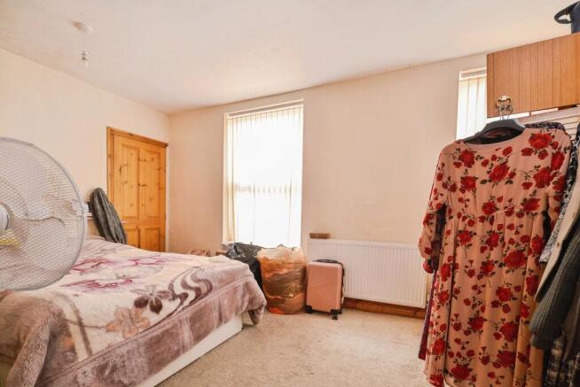 4 bed Flat for sale Image 6