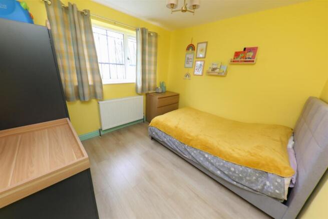 2 bed Semi-Detached Bungalow for sale Image 8
