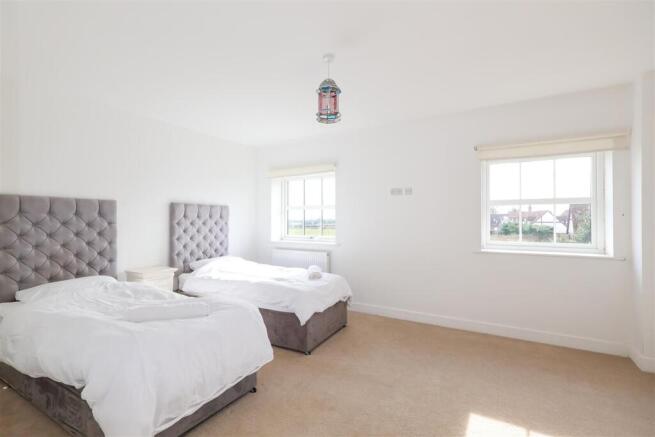 4 bed Semi-Detached for sale Image 9