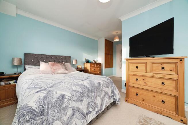 4 bed Detached for sale Image 7