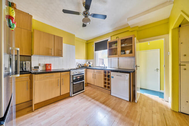 1431332-11-69b95e...