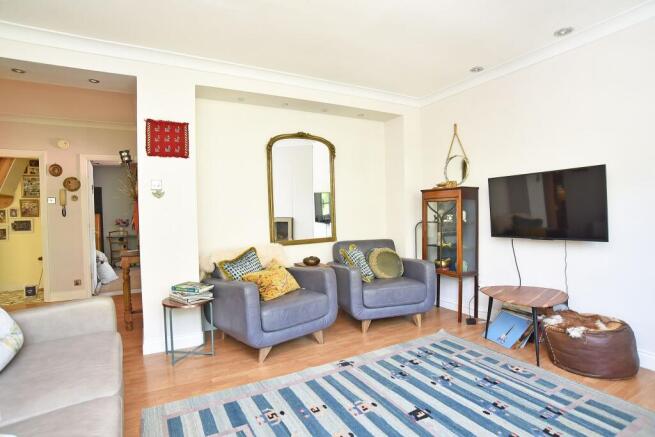 2 bed Flat for sale Image 6