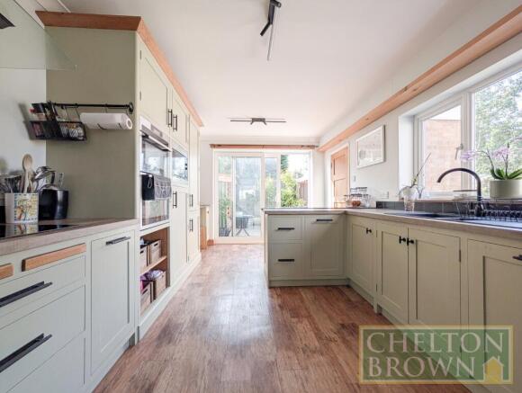 Kitchen & Breakfast