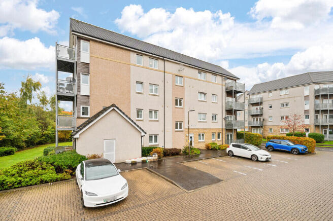 2-bed flat on Hawk Brae, Livingston, £155,000